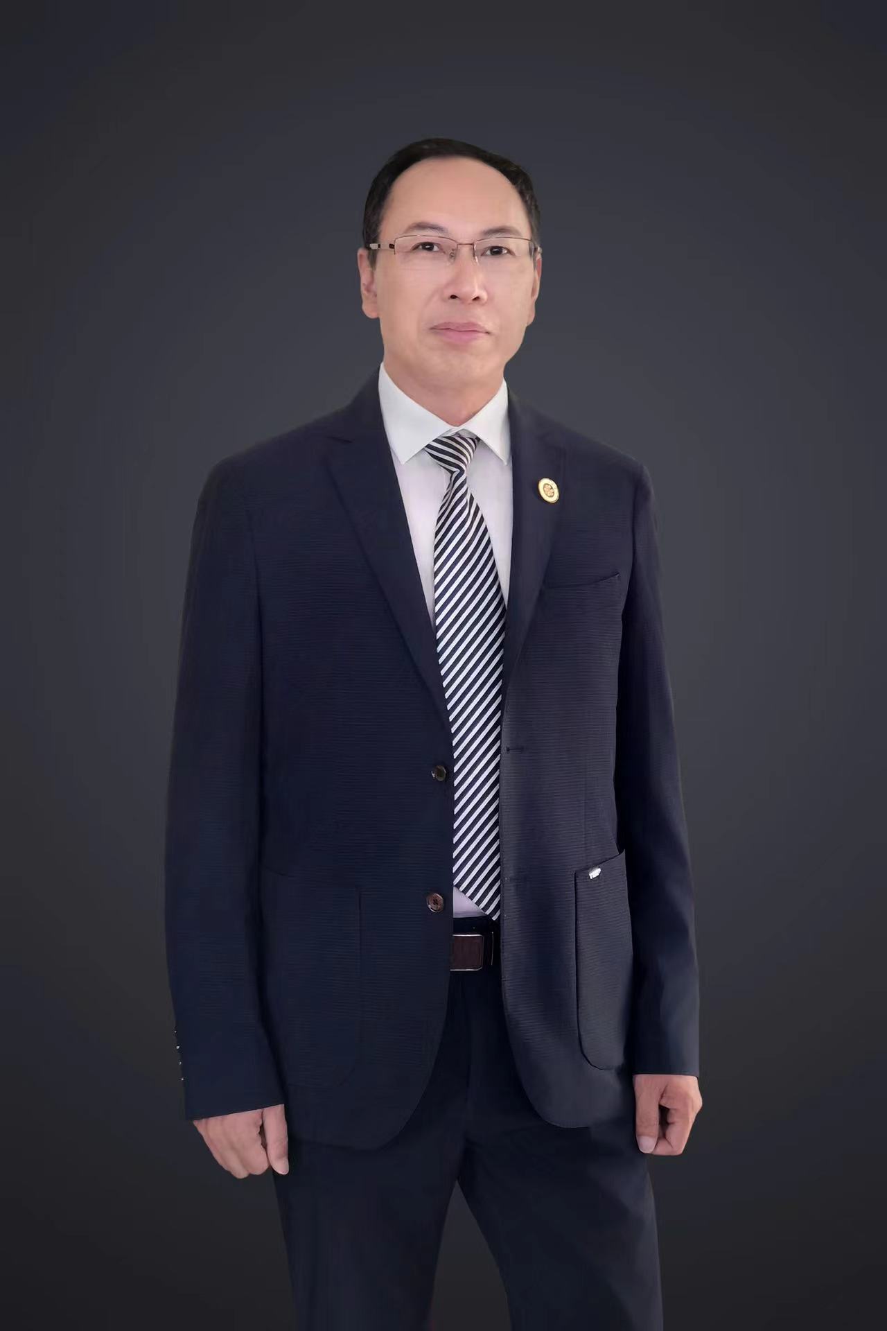  胡国银